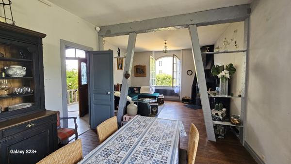 ELEGANTE MAISON EN PIERRE AVEC JARDIN ET PISCINE