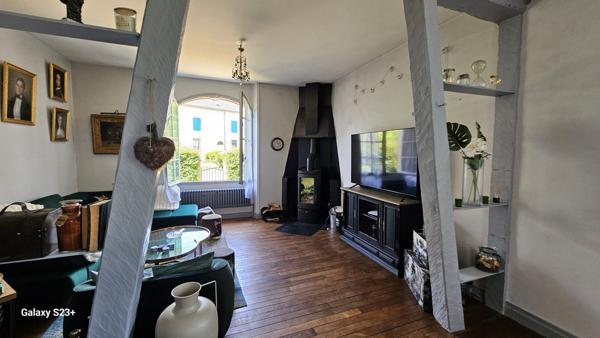 ELEGANTE MAISON EN PIERRE AVEC JARDIN ET PISCINE