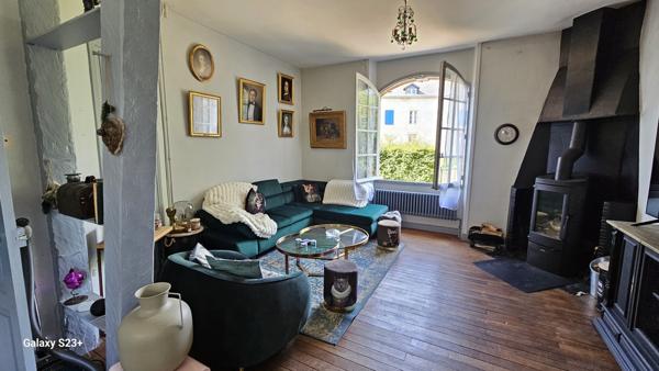 ELEGANTE MAISON EN PIERRE AVEC JARDIN ET PISCINE