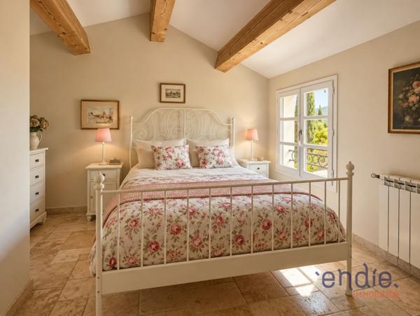 Flayosc - Propriété de charme, 5 chambres, piscine, dépendances - Vue panoramique.