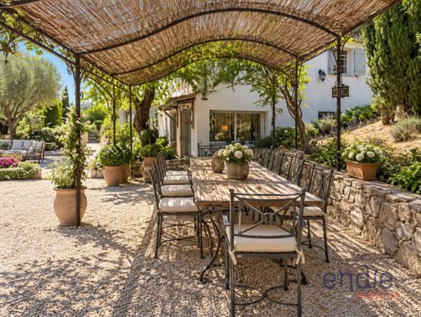 Flayosc - Propriété de charme, 5 chambres, piscine, dépendances - Vue panoramique.