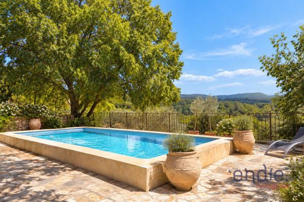 Flayosc - Propriété de charme, 5 chambres, piscine, dépendances - Vue panoramique.