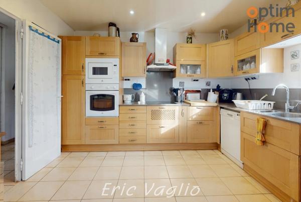 AIX Sud - Cabriès - Vente confortable Villa T6 de 145 M2 sur un terrain de 670 m2, au calme et sans vis à vis, avec piscine