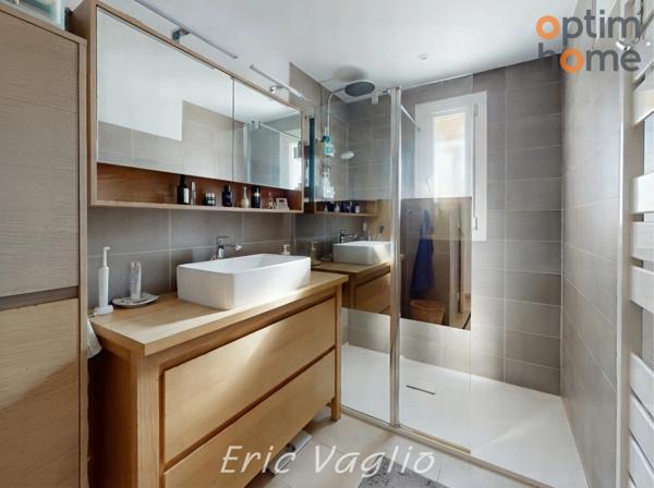 AIX Sud - Cabriès - Vente confortable Villa T6 de 145 M2 sur un terrain de 670 m2, au calme et sans vis à vis, avec piscine