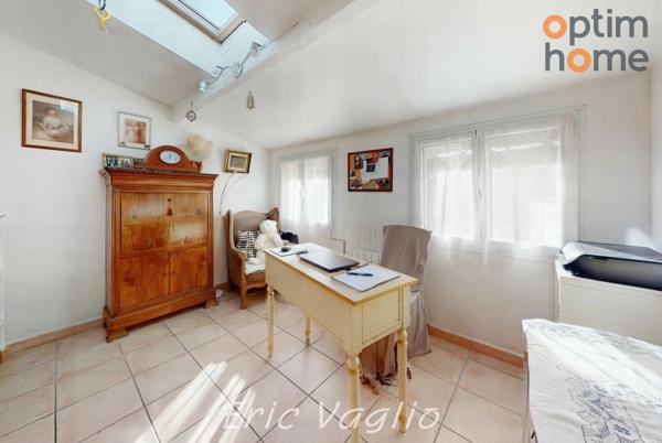 AIX Sud - Cabriès - Vente confortable Villa T6 de 145 M2 sur un terrain de 670 m2, au calme et sans vis à vis, avec piscine