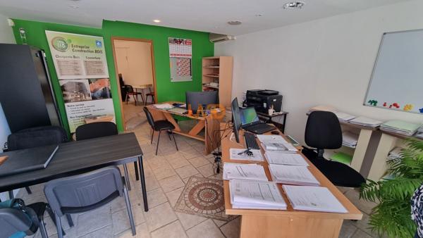 Le muy (83490) – maison de village appartements et commerce
