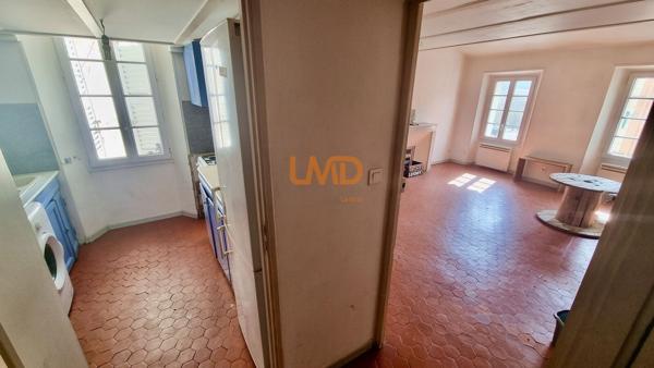 Le muy (83490) – maison de village appartements et commerce