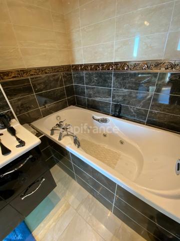 Appartement à vendre 5 pièces ROUBAIX (59) Centre-ville 131m², 2 chambres, possibilité (3), bureau, terrasse 65m², garage .