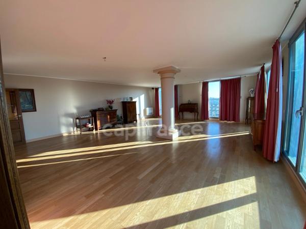 Appartement à vendre 5 pièces ROUBAIX (59) Centre-ville 131m², 2 chambres, possibilité (3), bureau, terrasse 65m², garage .