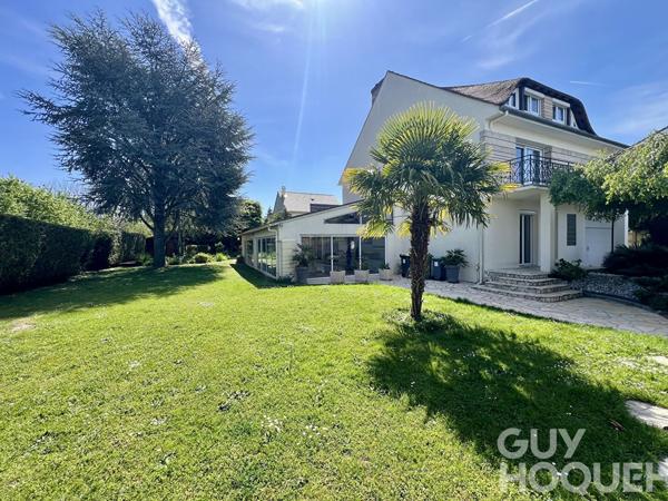 Maison Magny Les Hameaux 9 pièce(s) 261 m2