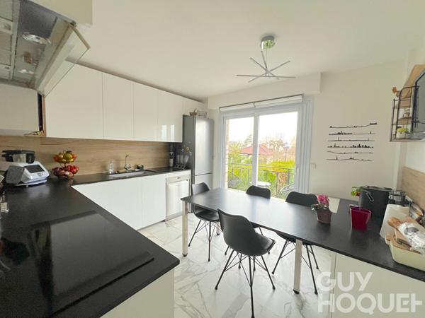 Maison Magny Les Hameaux 9 pièce(s) 261 m2