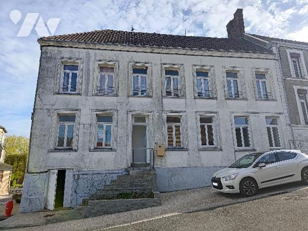 Centre-ville FAUQUEMBERGUES : immeuble comprenant deux logements.