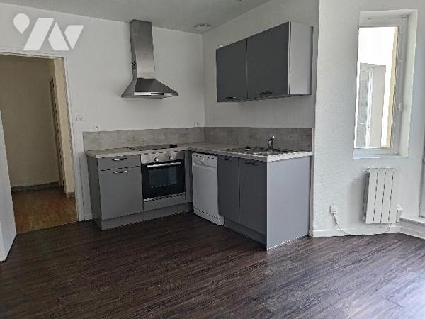 Centre-ville FAUQUEMBERGUES : immeuble comprenant deux logements.