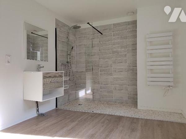 Centre-ville FAUQUEMBERGUES : immeuble comprenant deux logements.