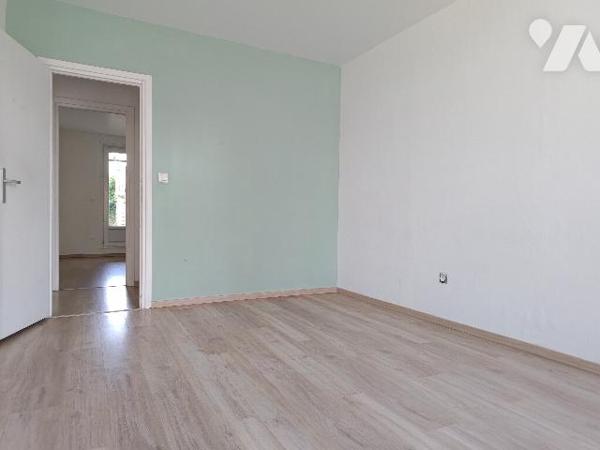 Centre-ville FAUQUEMBERGUES : immeuble comprenant deux logements.