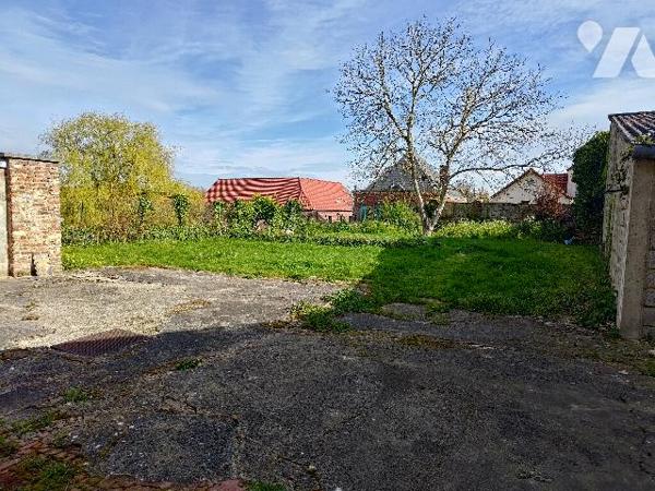 Centre-ville FAUQUEMBERGUES : immeuble comprenant deux logements.