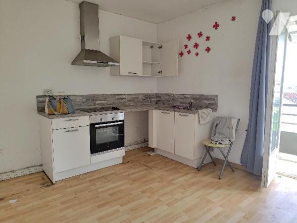 Centre-ville FAUQUEMBERGUES : immeuble comprenant deux logements.