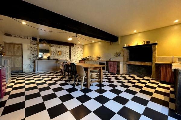 Maison 175 000 € Confolens 10 p 353,1 m² DPE E
