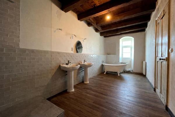 Maison 175 000 € Confolens 10 p 353,1 m² DPE E
