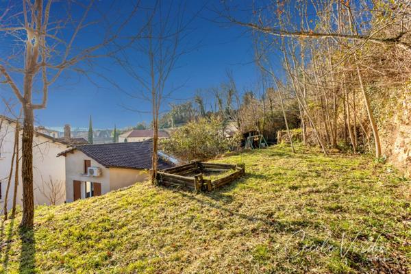 Maison à vendre 4 pièces- 3 chambres 77 m2 avec jardin et grotte à MOULEYDIER (24)