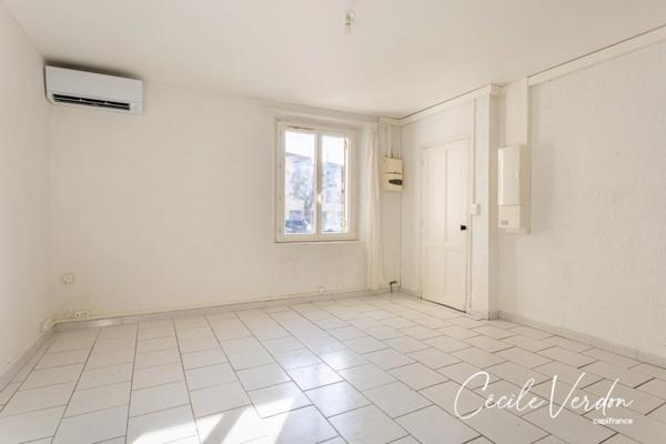 Maison à vendre 4 pièces- 3 chambres 77 m2 avec jardin et grotte à MOULEYDIER (24)