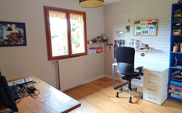 Maison à vendre    7 pièces •  Saint-Genis-Laval