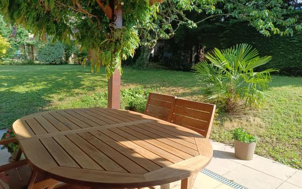 Maison à vendre    7 pièces •  Saint-Genis-Laval