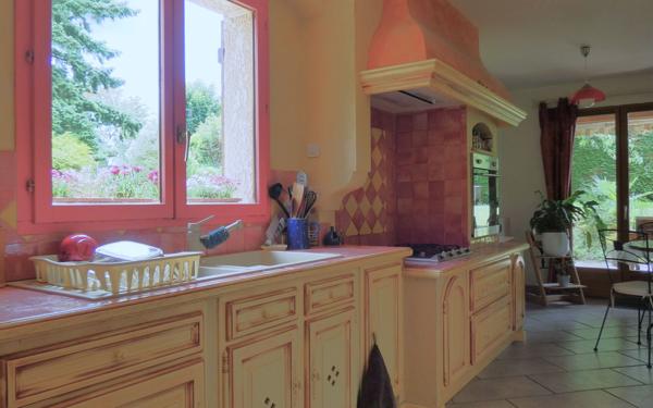 Maison à vendre    7 pièces •  Saint-Genis-Laval