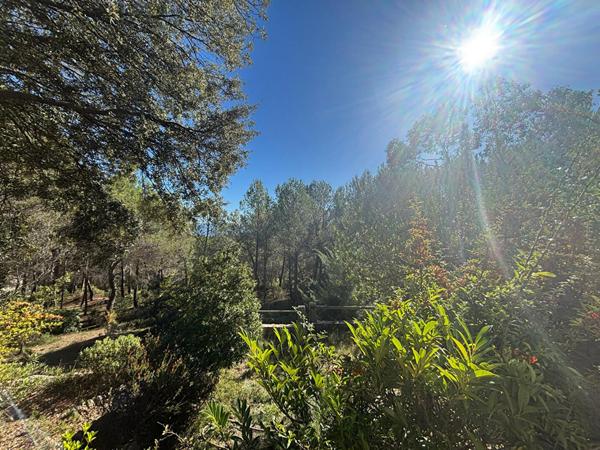 Maison à vendre à Mimet - 4 pièces , studio et garage sur 4000m² de terrain au grand calme.