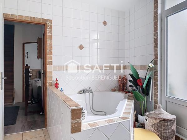 Mèze hyper centre maison rénovée.