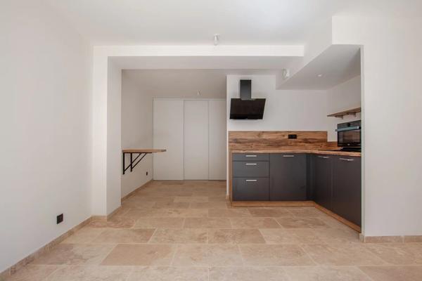 Vente                                                      Appartement
                        
                     1 pièces                      29 m2                     à Aix-en-Provence