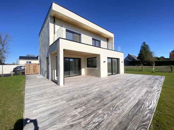 Maison
         5 pièces
        - 163 m² 645 000 € *