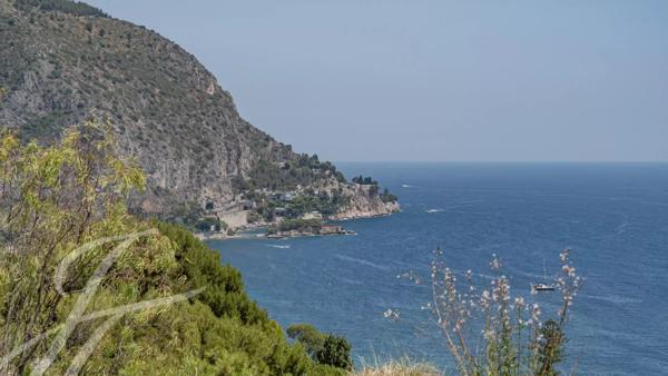 Villa moderne avec très belle vue mer, piscine, ascenseur et nombreuses terrasses