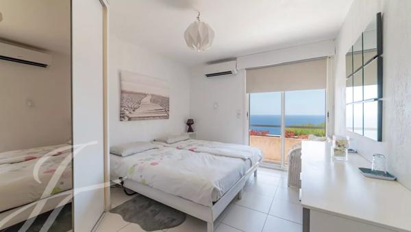Villa moderne avec très belle vue mer, piscine, ascenseur et nombreuses terrasses