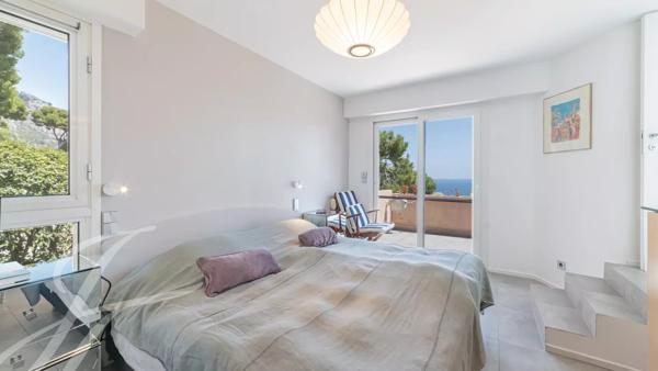 Villa moderne avec très belle vue mer, piscine, ascenseur et nombreuses terrasses