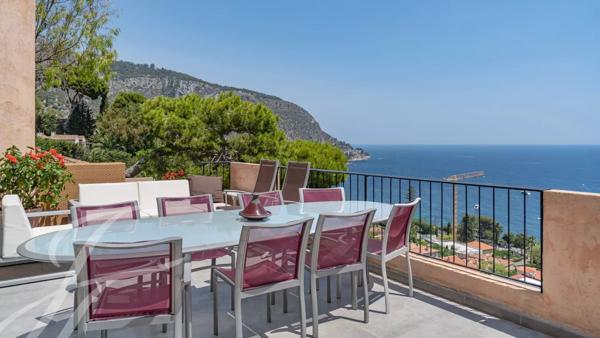 Villa moderne avec très belle vue mer, piscine, ascenseur et nombreuses terrasses