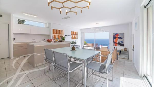 Villa moderne avec très belle vue mer, piscine, ascenseur et nombreuses terrasses