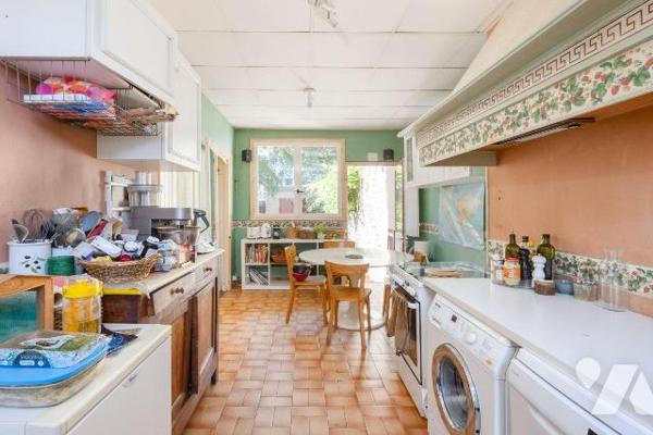 A VENDRE - RENNES (35) Quartier Thabor : Maison de caractère de 244 m² + jardin clos arboré.
C...