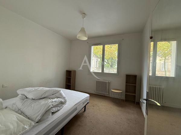 Appartement d'environ 50m², centre ville de Saintes 1 chambre.