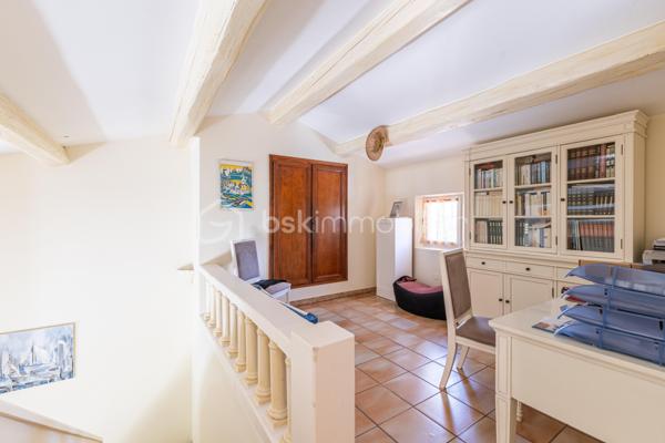Entre les deux communes de TOULON - LA VALETTE DU VAR , je vous propose cette jolie maison de 7 pièces (dont 4 chambres) de 160 m2, au STYLE PROVENÇAL,  sur un terrain entièrement clôturé de 1250 m2 env. au CALME et SANS VIS A VIS.

Au RDC : une cuisine avec cellier, ouverte  sur une belle pièce à vivre de 50 m2 avec CHEMINÉE, disposant de 2 baies vitrées, 2 CHAMBRES, une sdb et un wc indépendant. 

A l'ETAGE : Un  BUREAU, une SUITE PARENTALE  de 20 m2 env. avec sa SDE/WC avec SOLARIUM

Pour vos AMIS,  votre FAMILLE, ou pour générer un revenu complémentaire, une chambre avec SDE/WC se situe à l'extérieur de la maison, en toute tranquillité.
Deux GARAGES avec portes électriques,  une CAVE, un GRENIER, Stationnement dans la propriété. 

Le JARDIN très bien pensé est aménagé avec goûts. L'ESPACE DETENTE offre une PISCINE chauffée avec pompe à chaleur , une CUISINE D'ÉTÉ offrant tout le confort, Barbecue, four à Pizza....Deux belles terrasses ombragées vous permettent une vue sur toute la propriété.
Le TERRAIN DE PETANQUE n'attend plus que vous.

Les enfants ne sont pas en reste avec cette jolie BATISSE EN PIERRE  digne des histoires de Marcel Pagnol.

Les + :
PANNEAUX SOLAIRES, CLIMATISATION, fenêtres DOUBLE VITRAGE, portail électrique, Fosse sceptique changée il y a 7 ans env. Thermostat dans toute la maison, DPE C, Chauff Fuel avec radiateurs et Thermostat- régulateur 
Proximité des ECOLES, COLLEGES, LYCÉE, et COMMERCES à moins de 2 kms. VUE DEGAGÉE
Du mobilier pourrait rester si besoin.

Idéale RESIDENCE PRINCIPALE ou SECONDAIRE 

Contact pour visite : Isabelle Bassac au 06 33 64 15 64 ou par mail i.bassac@bskimmobilier.com