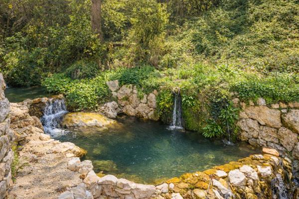 Propriété de caractère avec vue mer panoramique et accès privatif à une rivière