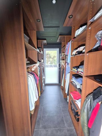 Villa 5 pièce(s) 4 chambre(s) 222 m²