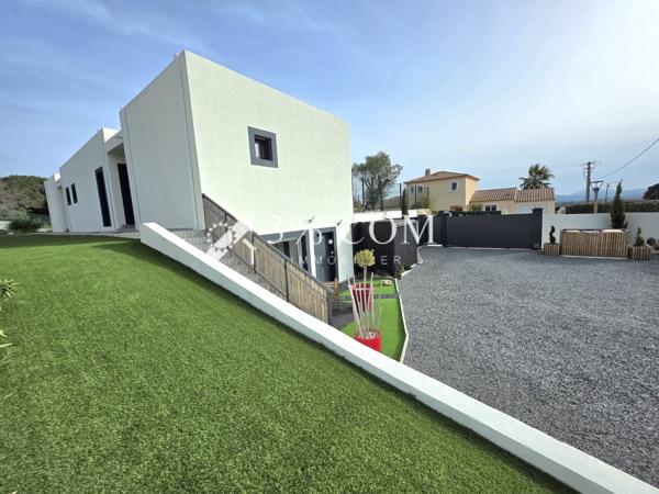 Villa 5 pièce(s) 4 chambre(s) 222 m²