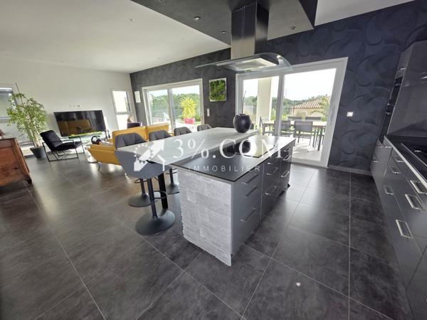 Villa 5 pièce(s) 4 chambre(s) 222 m²