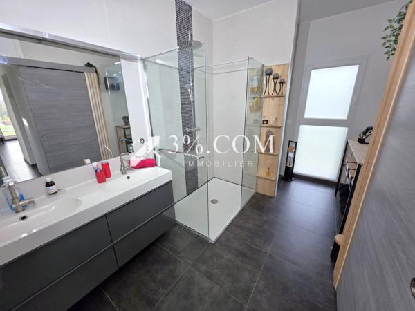 Villa 5 pièce(s) 4 chambre(s) 222 m²