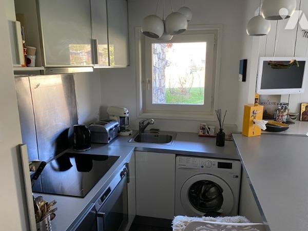 Centre village salon/séjour terrasse cuisine 2 chambres 2 salle de bain/wc caves placards à skis