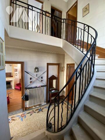 BORDEAUX SAINT GENES
Située rue de Pessac cette magnifique demeure bourgeoise avec éléments d'...