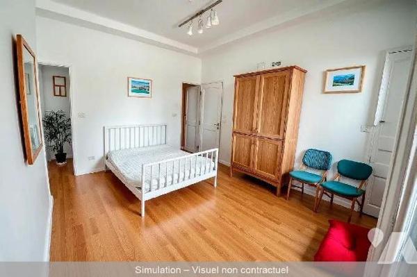 BORDEAUX SAINT GENES
Située rue de Pessac cette magnifique demeure bourgeoise avec éléments d'...