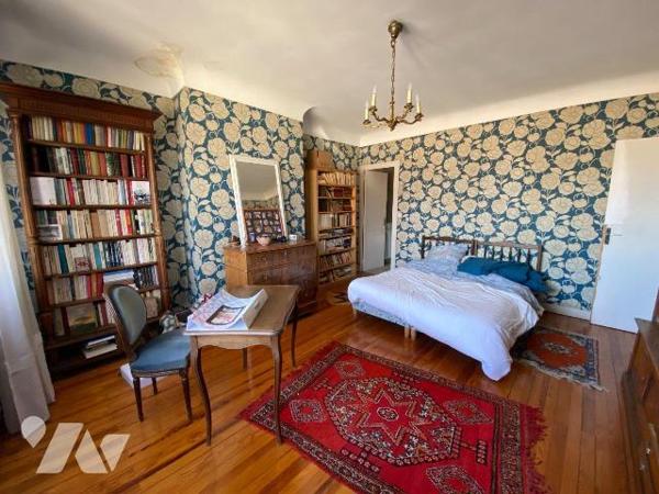 BORDEAUX SAINT GENES
Située rue de Pessac cette magnifique demeure bourgeoise avec éléments d'...