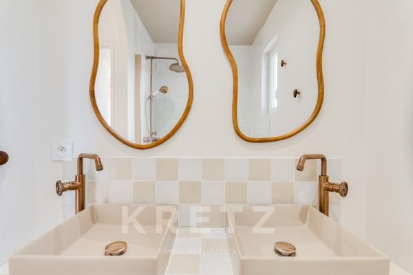 Elegante villa rénovée à pied du village